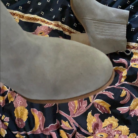 Taupe gray boots with small heel suede 9 1/2 - Picture 12 of 16